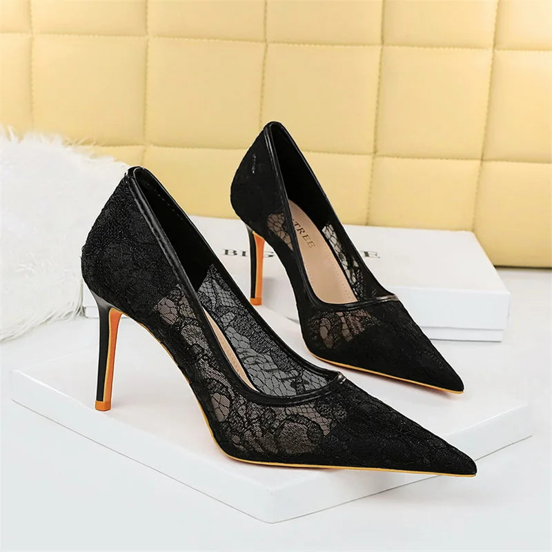 Bliss Dames Hakken | Kant en Gaas, Elegante Bloemdesign 1