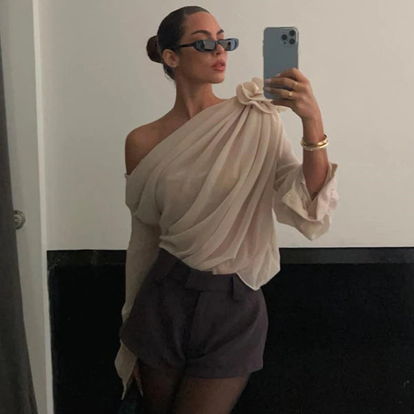 WHEREMERY | Sexy Onregelmatige Schuine Nek T-shirt met Bloem Applicatie-2