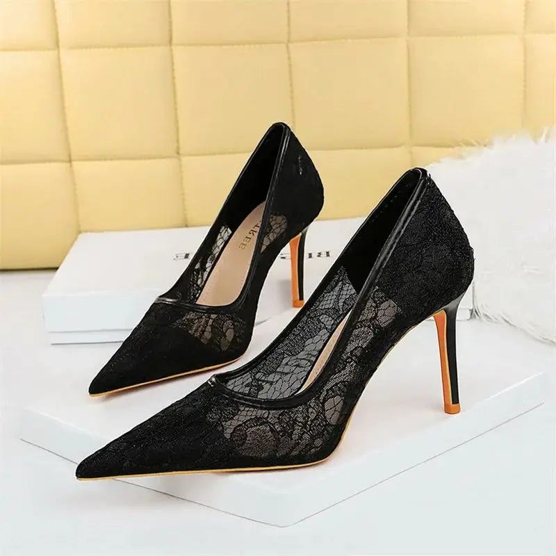 Bliss Dames Hakken | Kant en Gaas, Elegante Bloemdesign 3