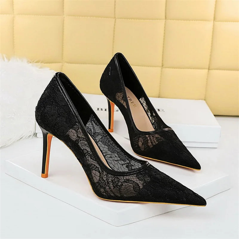 Bliss Dames Hakken | Kant en Gaas, Elegante Bloemdesign 2